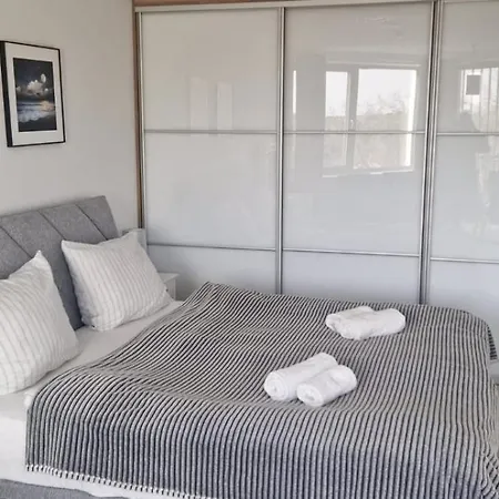 شقة Pinea Seaside بوبيروفو