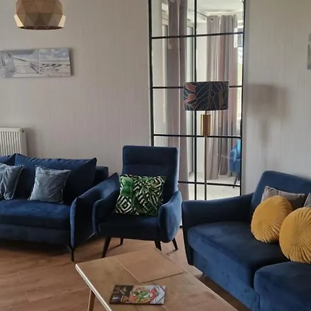 شقة Pinea Seaside بوبيروفو